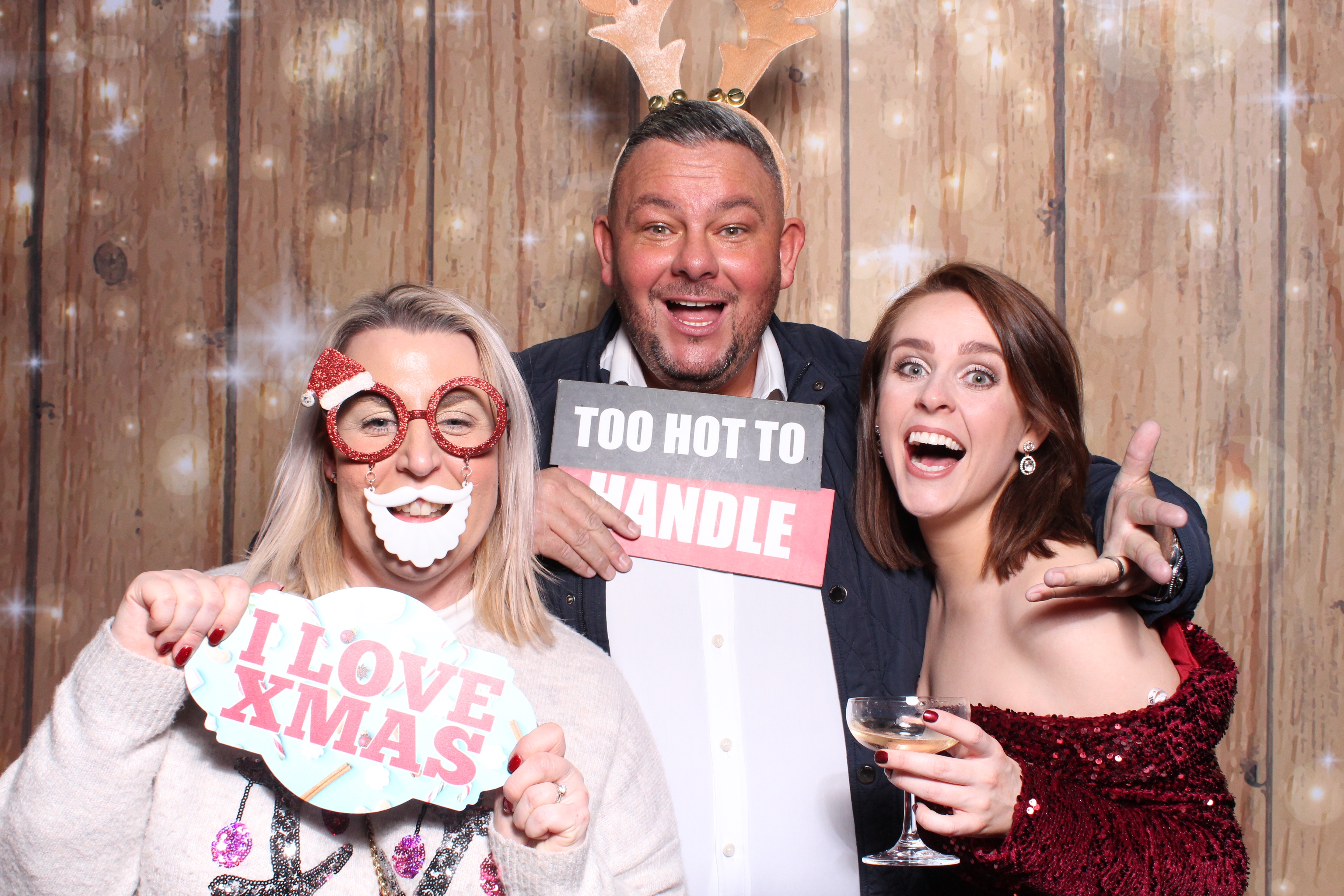 Tes Christmas party  | View more photos from the event at gallery.magicimages.uk/u/MagicImages/Tes-Christmas-party